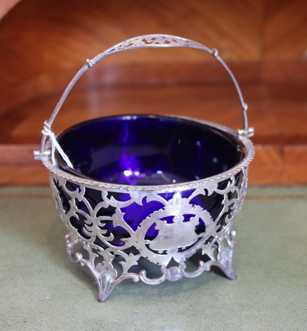 A late Victorian pierced silver sugar basket with blue glass liner, E.S. Barnsley & Co, Birmingham, 1900, diameter 11.2cm, 3.5oz.